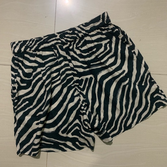 H&M shorts high rise